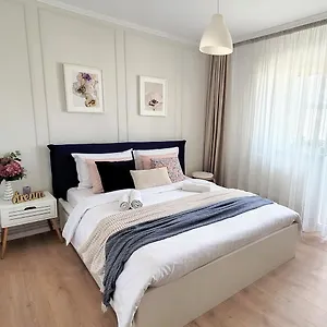 Cozy Retreat, Obor Market & Metro Apartament